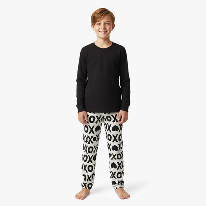 kid wearing black shirt white black xoxo pant